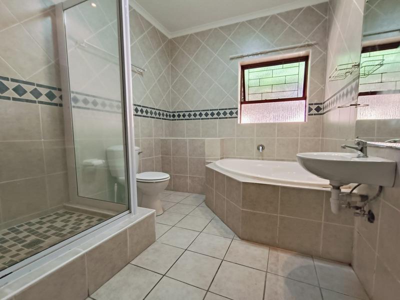 4 Bedroom Property for Sale in Schoongezicht Western Cape